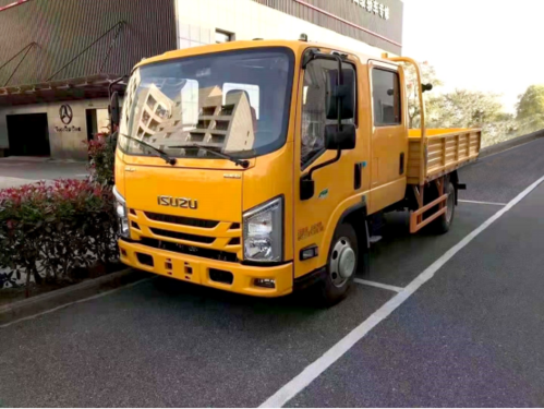 其中的江西五十铃翼放轻卡中体车型,有单排,排半和双排的驾驶室形式