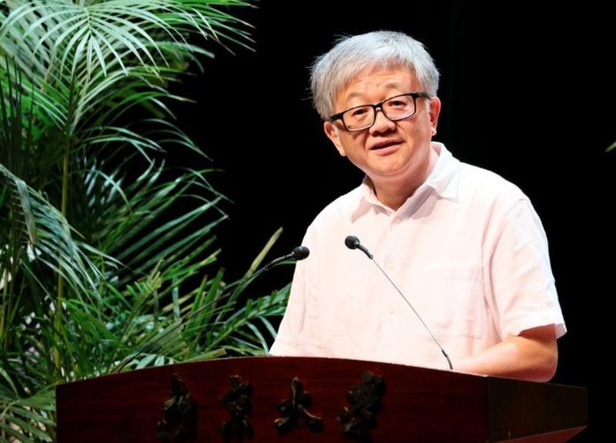 周晓虹教授做入学教育报告 (佘治骏 摄影)
