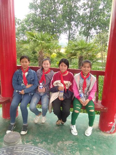 扳口小学六年级到我校参观记实