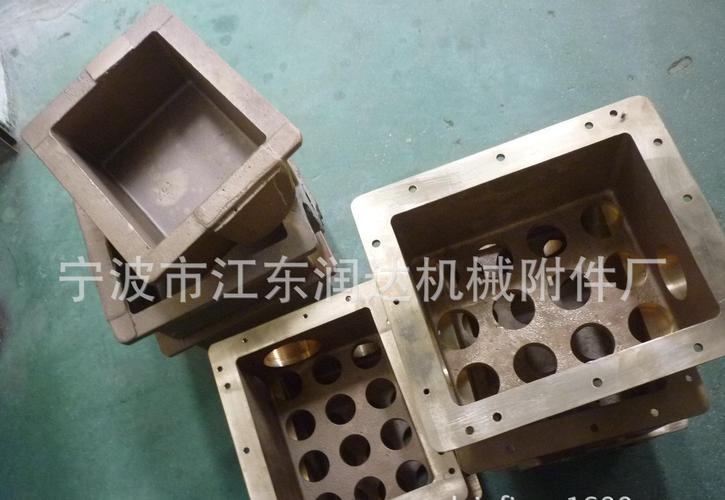 请问砂型铸造用的砂是用什么材料和成份配制的?请说的