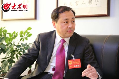 莒县人大代表,刘官庄镇党委书记徐延杰接受大众网采访( 徐延斌摄)
