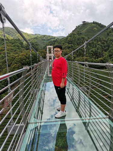2020年8月16日我们大家庭一起游觅昭平南山茶海玻璃桥