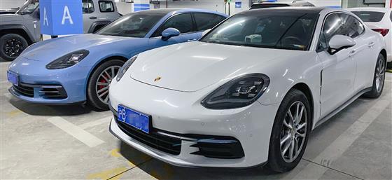 张鑫瑞保时捷panamera