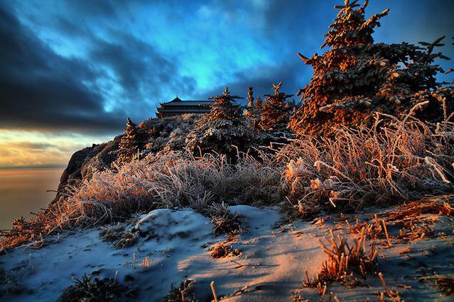 白雪皑皑,绝美峨眉山金顶雪景,使人心动