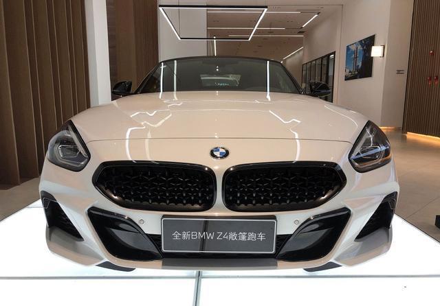 高颜值的造型很有运动范 全新宝马z4敞篷跑车 开着很拉风