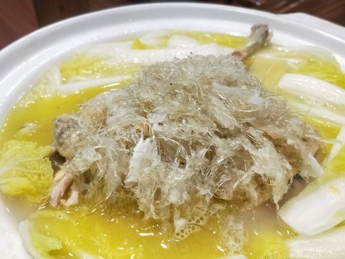 浓汤鸡煲翅一大份