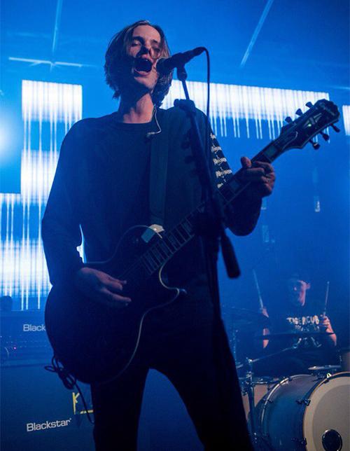 由主唱兼吉他手的 a target="_blank" href="/item/杰米·坎贝尔