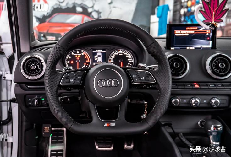 奥迪a3升级平底方向盘,这才是内饰该有的样子