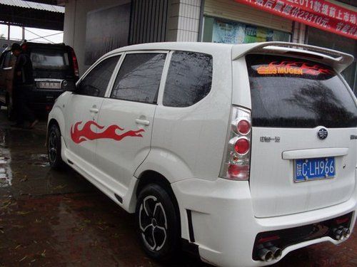 从本次改装作品的风格来看,既有体现森雅m80"多能"特性的功能性改装