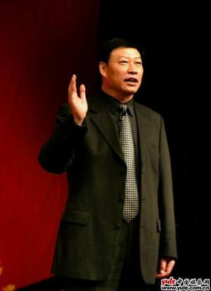 1-1 个人简介:      魏积安,小品演员,总政话剧团国家一级演员.