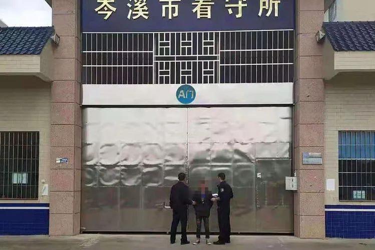 二次碾压肇事逃逸?这2名男子最终挨了.