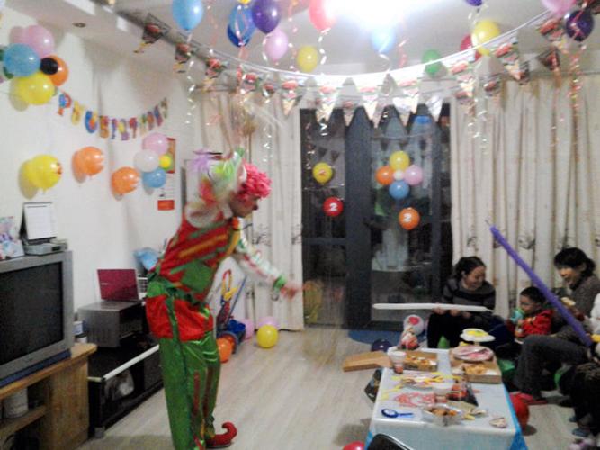 两岁宝宝家庭生日趴