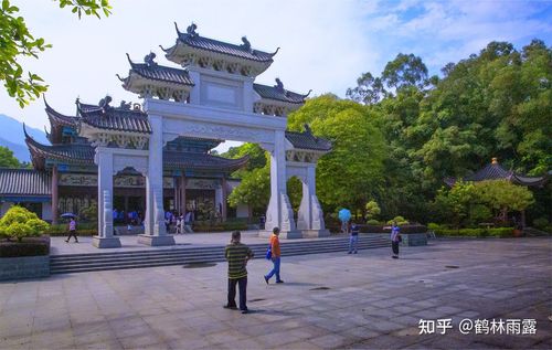 罗浮山,雄峙于岭南中南部,坐临南海大亚湾,毗邻惠州西湖.