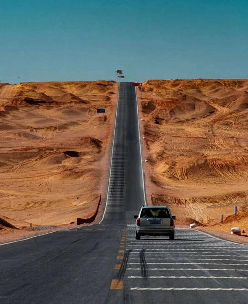 1,g315国道全程3063千米,起点为西宁,终点为新疆吐尔尕特口岸的国道