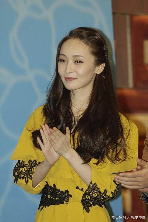 李曼:五官精致,俏皮可爱,是一位身材完美的女神!