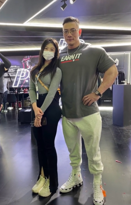 鹿晨辉遇上健身小姐姐被巨兽辅助可不是天天都有的