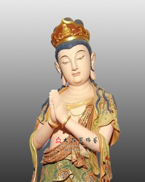八大菩萨之观音菩萨彩绘佛像侧面近照