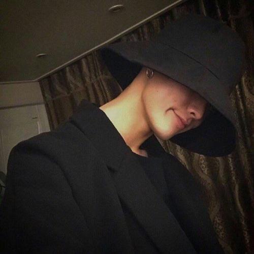 成熟阳光帅气微信男生头像