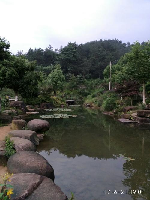 浙江省湖州市安吉县安吉大道靠近凤凰山