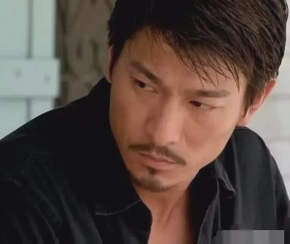 刘德华出道后所有发型盘点每一款都非常帅气网友最喜欢偏分