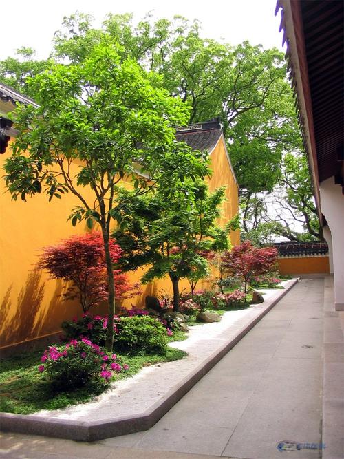 07年完成的景观工程寺庙    一些内庭院的园林景观
