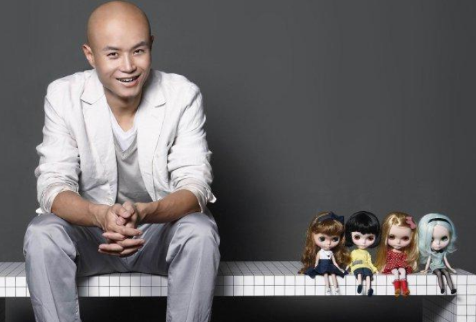 主持人乐嘉近况曝光,养2万元进口宠物狗,日常兜风开百万豪车