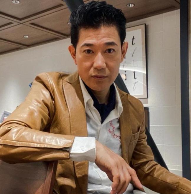 刚开始的时候,其实矢野浩二还是在日本发展自己的事业,只不过由于