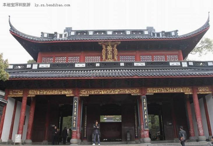 岳庙大门的对联