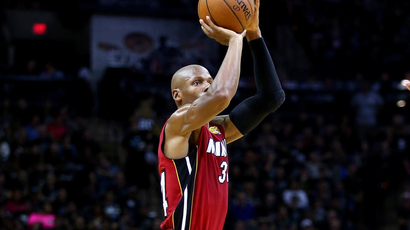 气势非凡的篮球明星桌面壁纸