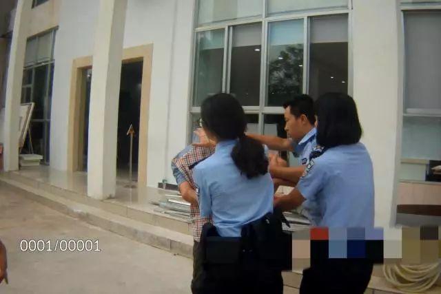 幕后工作不平凡——记经开法庭女法警从警感悟