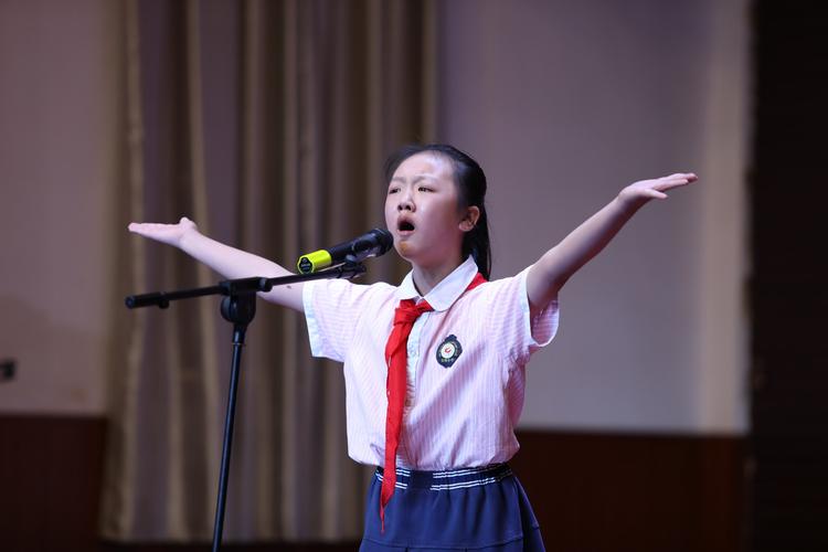 至真至诚暖人心——高琦小学校园文化艺术节五,六年级诗歌朗诵