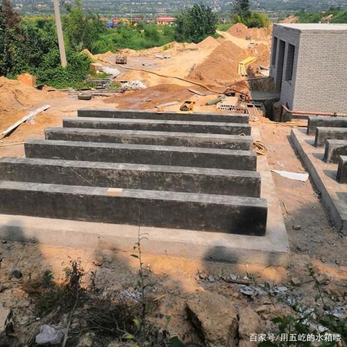 水箱底座条形混凝土基础实物图1