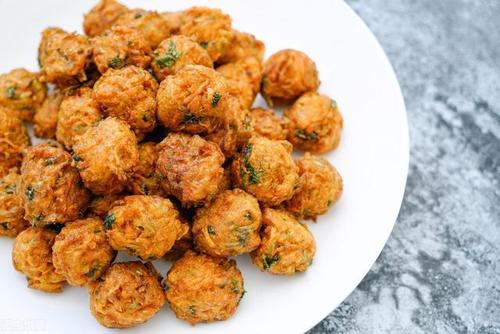 不知道吃什么?那不如来个炸素丸子,金黄外表,美味不油腻