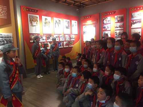 红色基因代代相传——西宁市康南小学组织少先队员参观红军小学展览馆