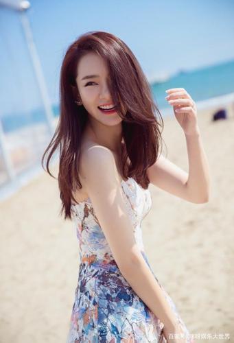戚薇:阳光沙滩靓丽照,好美