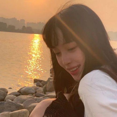 洒脱成熟阳光最潮微信女生头像