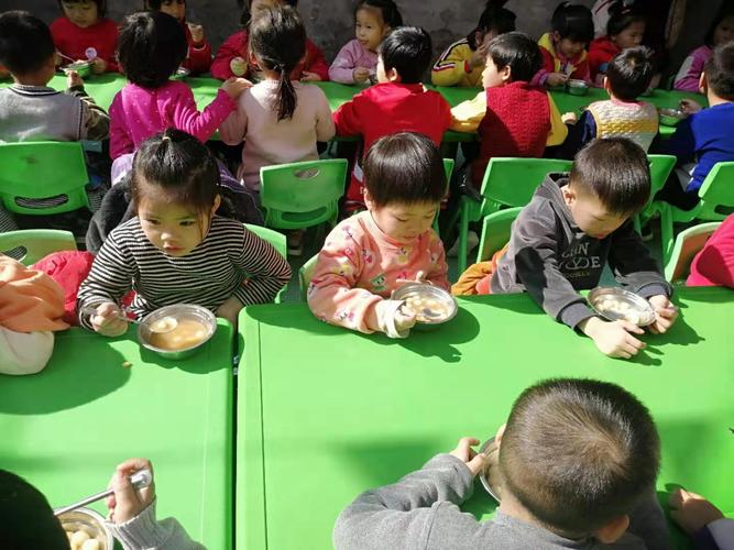 小精灵幼儿园大(三)班元旦主题活动《做汤圆》