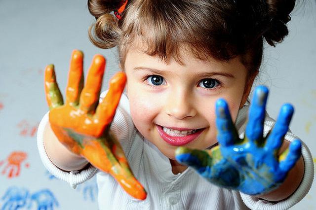 孩子爱咬指甲,有可能是焦虑症的前兆,家长要及时处理