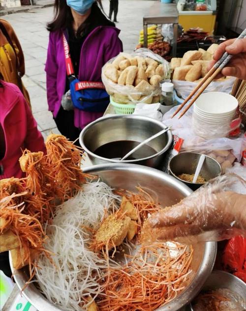 乐山犍为县罗城古镇特色小吃"咔咔咡".