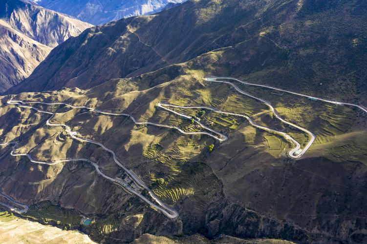 西藏昌都天路奇观怒江72拐