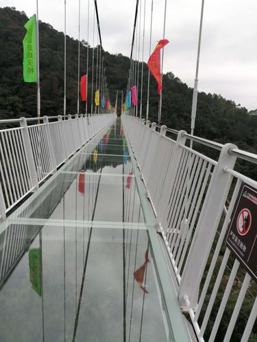 天露山云端玻璃桥