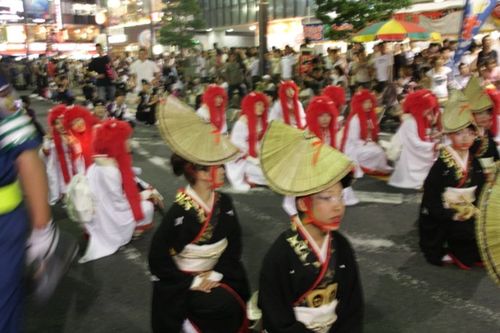 日本夏日祭典活动热情奔放的まつり