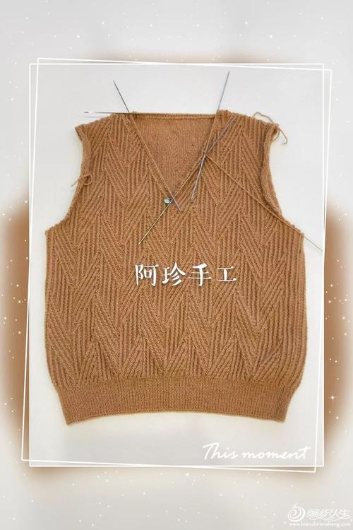 交错:超详细教程,教你织休闲男士棒针鸡心领背心!