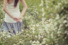 以为蒙上了眼睛就看不见全世界_意境伤感的非主流女生