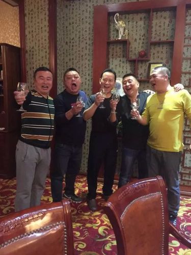 大哥和吉林四兄弟干杯