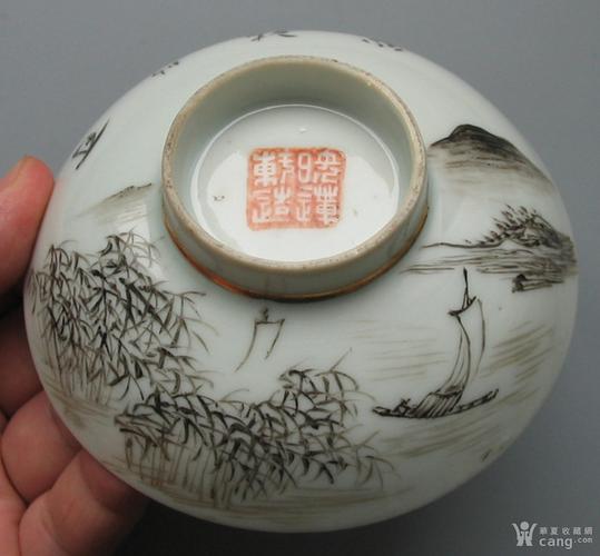 瓷器 民国 瓷绘名家仙槎(映莲轩)绘细路墨彩山水纹定制盖碗一套 报价