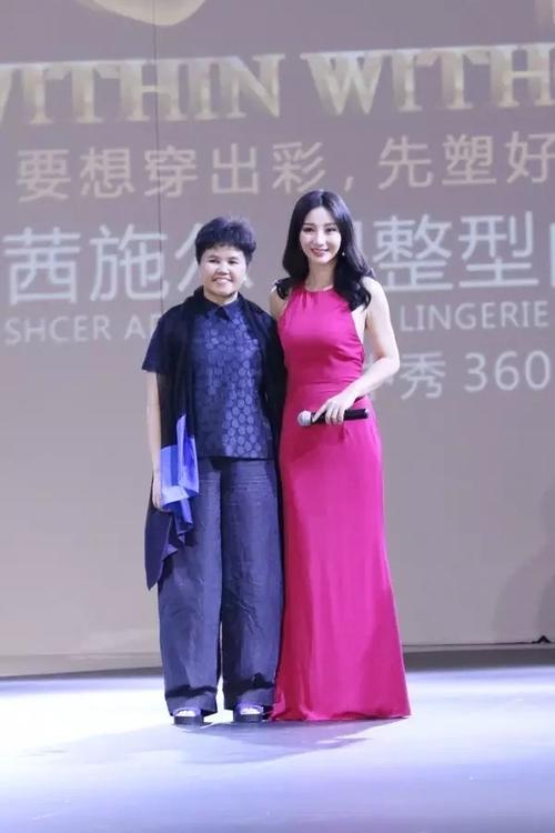 shcer茜施尔内衣女神秀签约形象代言人柳岩