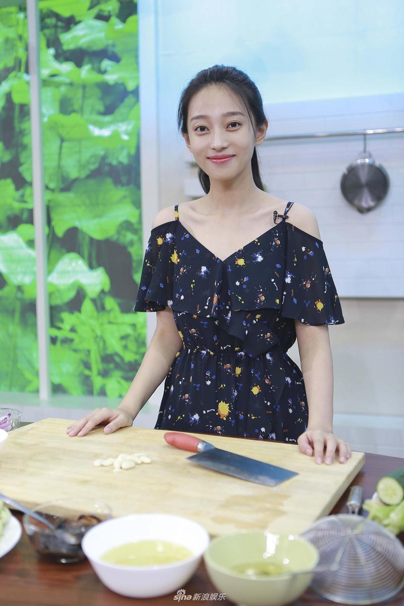 王艺诺自曝8岁开始做饭 美厨娘要从小培养