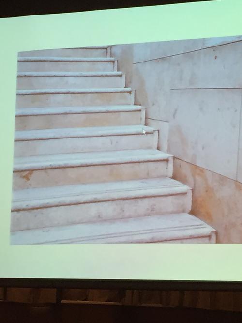 楼梯踏步面与靠墙处整体做防水.