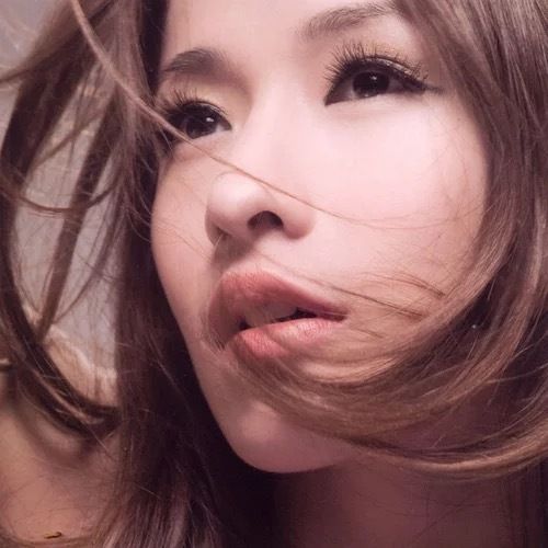 萧亚轩的粉丝群体大多有个难得的特质,对她爱